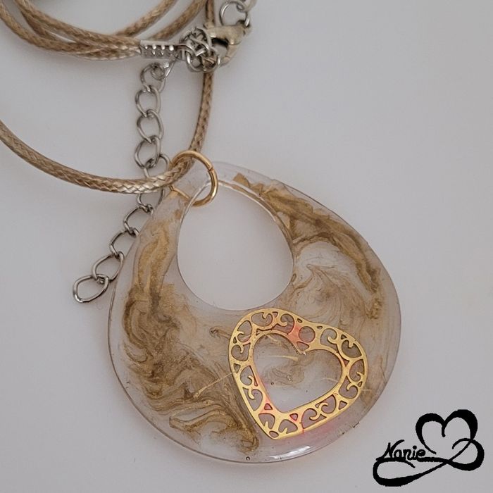 Pendentif transparent et beige crème avec un cœur doré - photo numéro 3