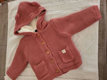 Gilet en mailles fille.