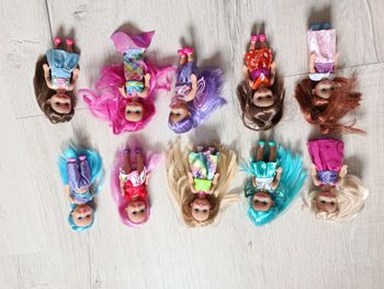 Lot de 10 petites poupées