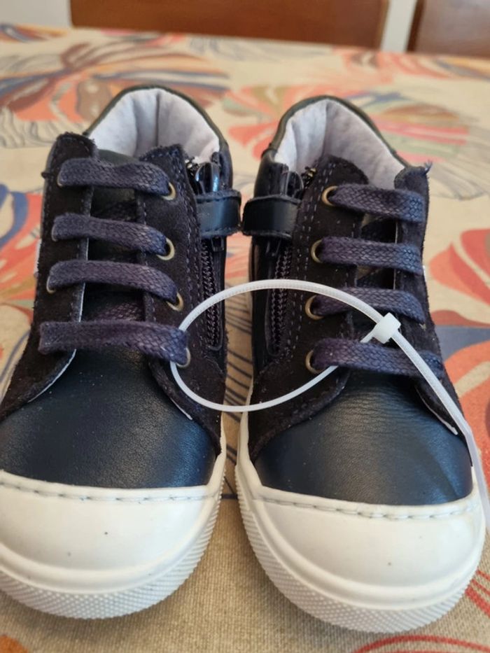 Baskets neuves tout cuir taille 24 - photo numéro 7