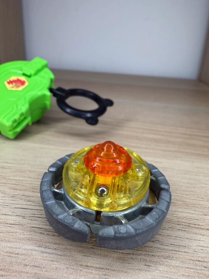 Toupie beyblade virgo métal fusion - photo numéro 2