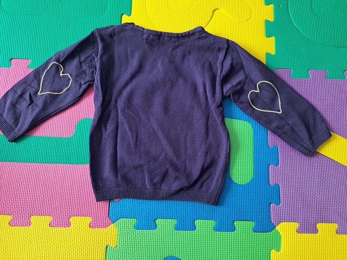 Lot 2 pulls + 1 gilet sans manches 18m - photo numéro 10