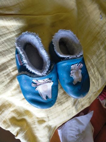 Chaussons tout cuir taille 22