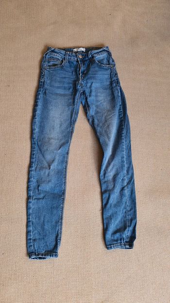 Très beau jean mango taille 34 mais convient à du 32 en très bon état