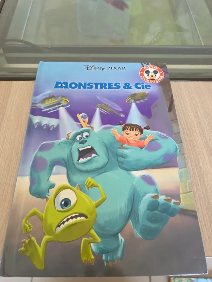 Livre disney monstres et cie