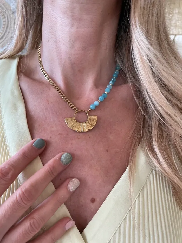 Collier doré et perles bleues - photo numéro 6