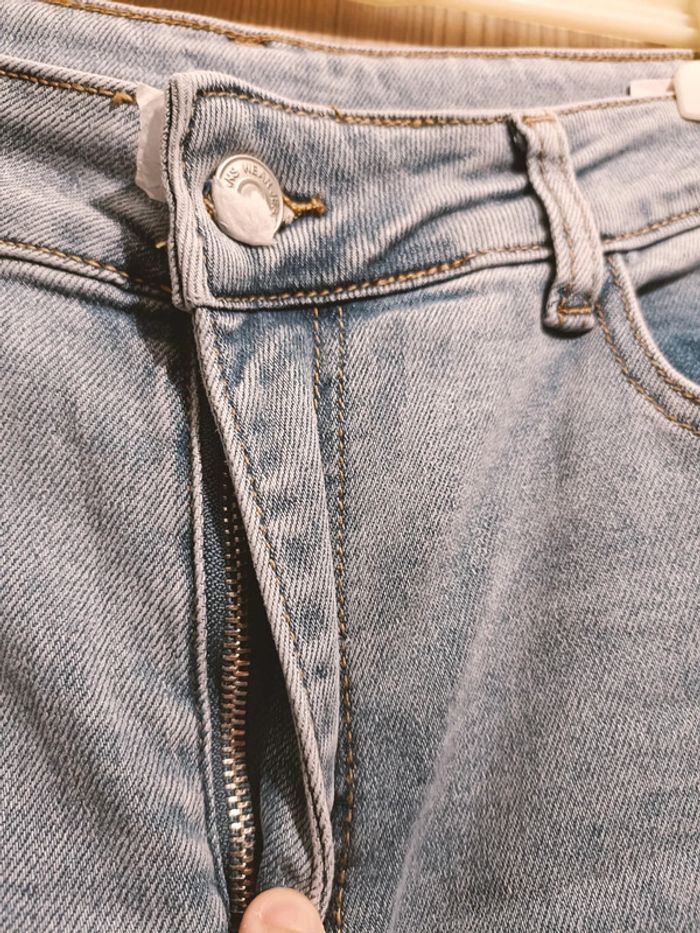 Jean neuf taille 40 - photo numéro 6