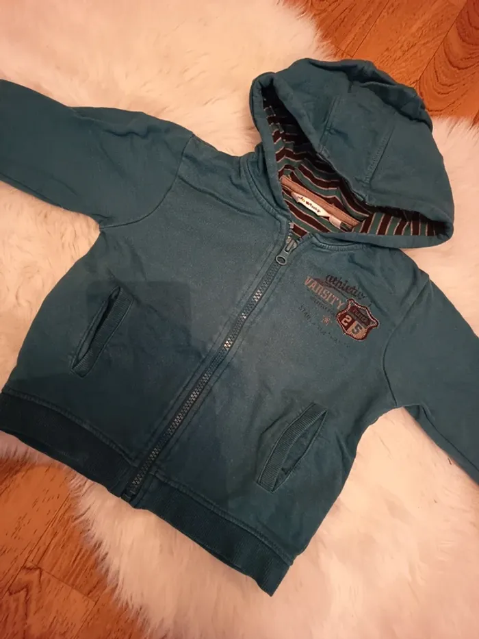Veste a capuche 24 mois