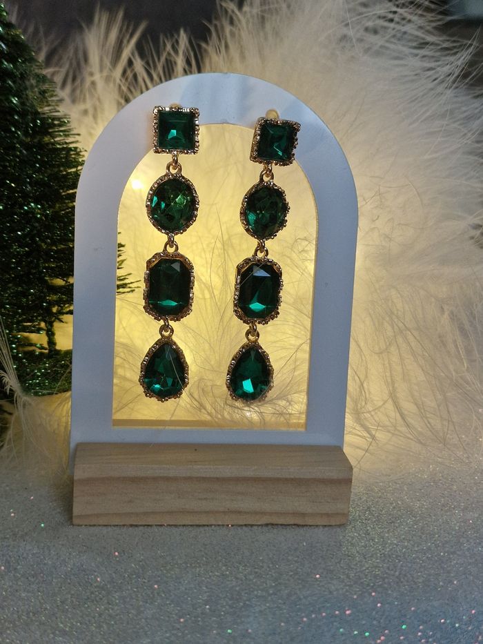 Boucles d'oreilles incrustées cristaux - photo numéro 2