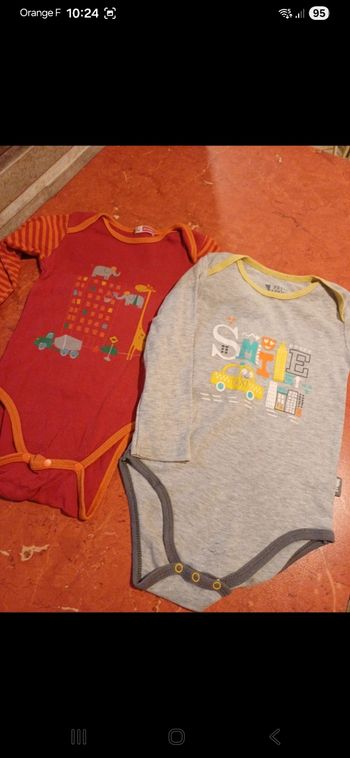 Lot de 2 bodies bébé taille 24 mois