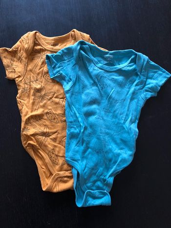 Lot de 2 bodies 12M