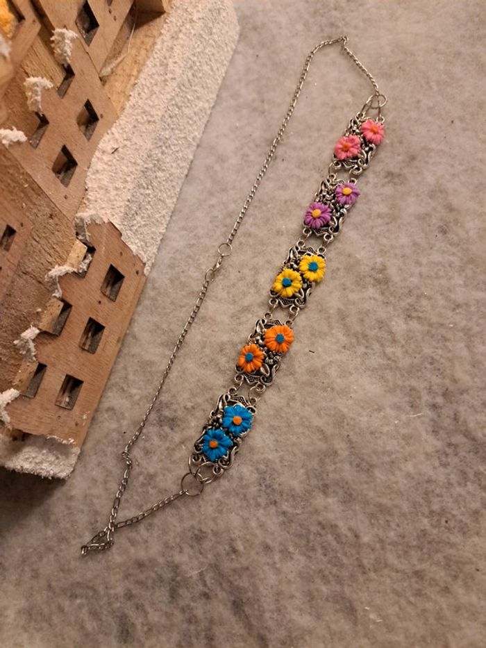 Collier argenté avec fleurs multicolore - photo numéro 12