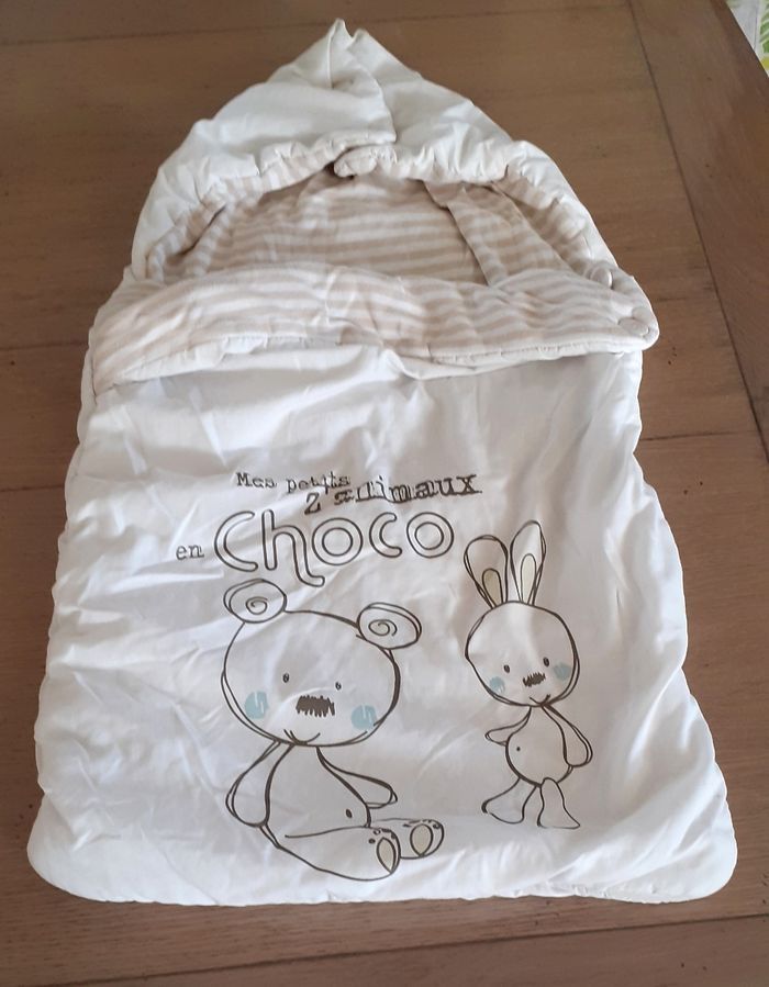 Gigoteuse type nid d ange en bon état