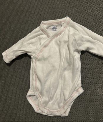 Bodies blanc avec couture rose