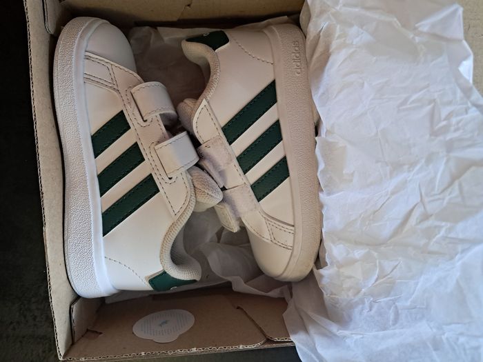 Basket adidas taille 22 - photo numéro 6