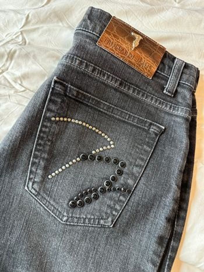 Jean femme Trussardi taille 40 très bon état gros / noir avec strass sur les poches arrières - photo numéro 4