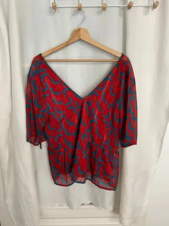 Blouse rouge et bleu