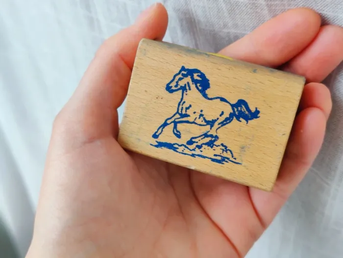 Poudre à embosser + tampon cheval - photo numéro 4