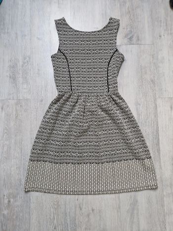 Jolie robe tissu épais Nafnaf écrue et noire XS