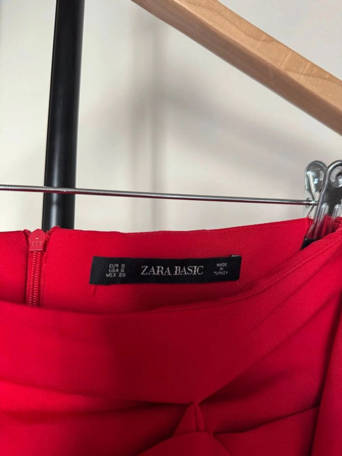 Jupe rouge classe S Zara - photo numéro 4