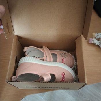 Chaussures neuf taille 22