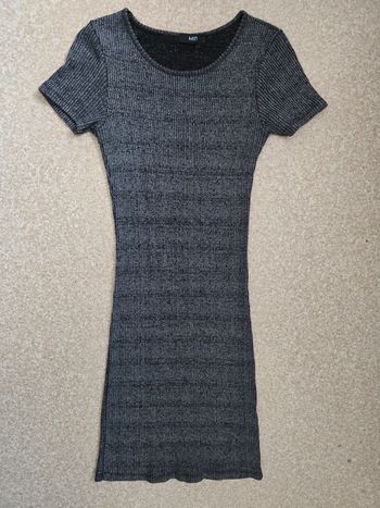 Robe grise et noir extensible