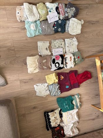 Lot + 31 pièces  vêtements garçon 1 a 12 mois