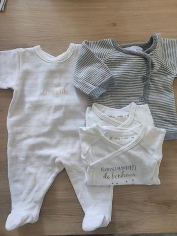 Lot vêtements 1 mois - Très bon état