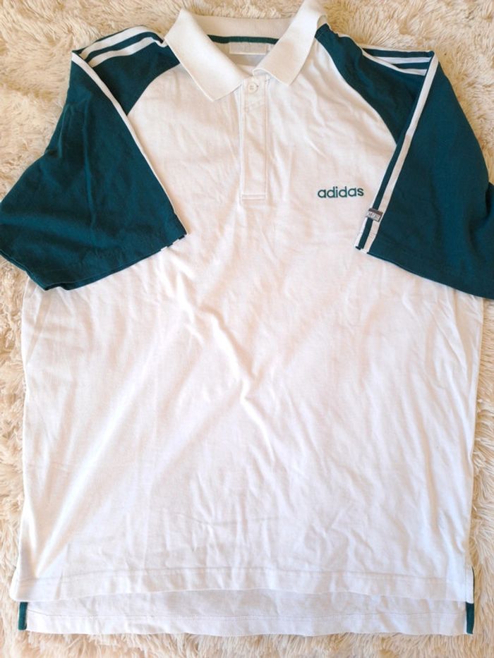 Polo Adidas blanc et turquoise, pour un style sportif et élégant