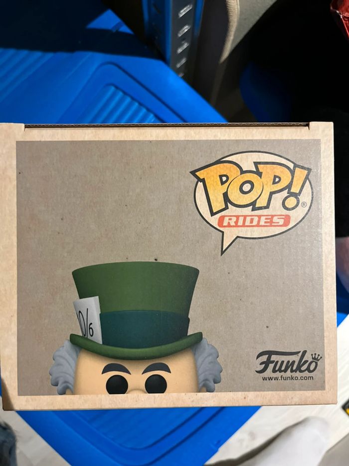 Funko Pop MAD Hatter at the tea party attraction - Alice au pays des merveilles - photo numéro 5