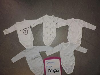 lot de 5 bodys TEX taille 3 mois