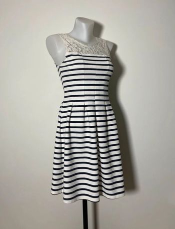 Robe à rayures noire et blanche haut dentelle Pimkie