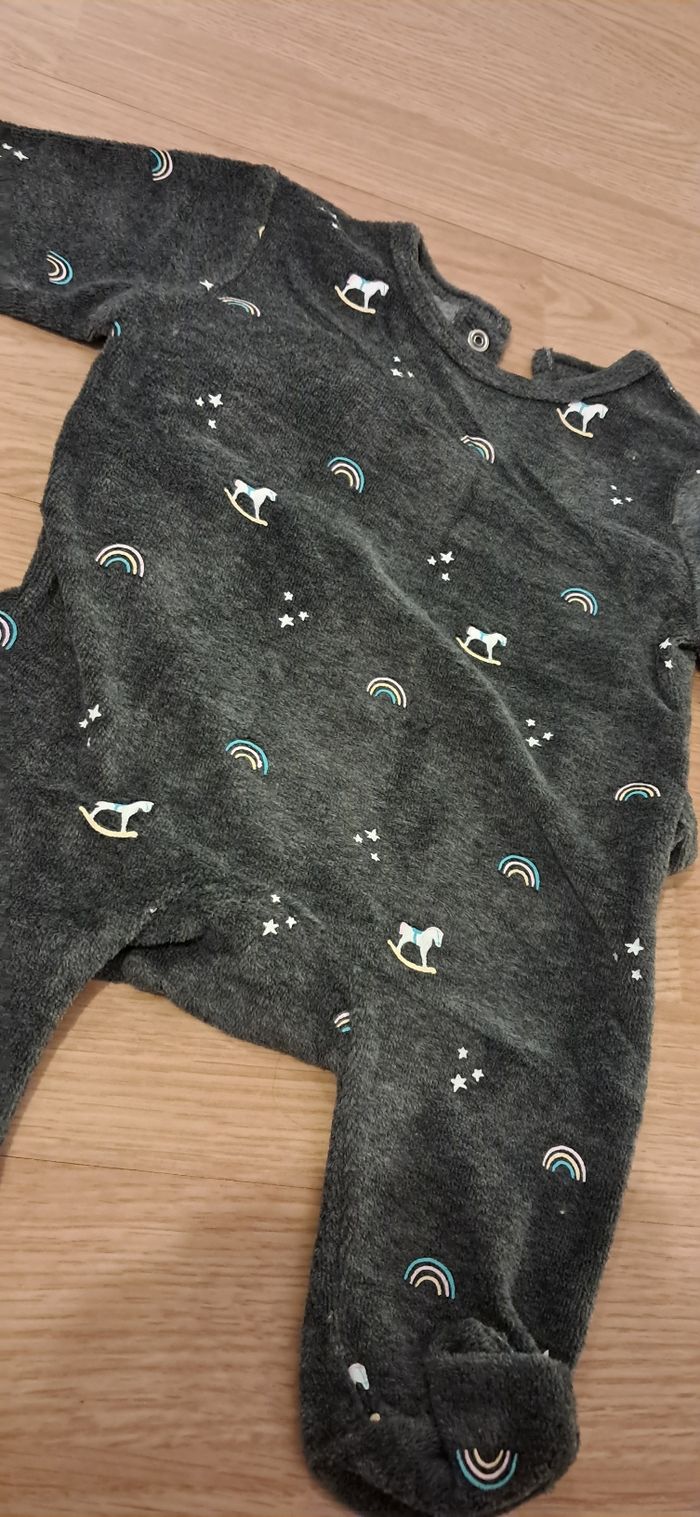 Pyjama chaud 1 mois kiabi neuf - photo numéro 2