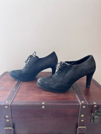 Talons en cuir noir