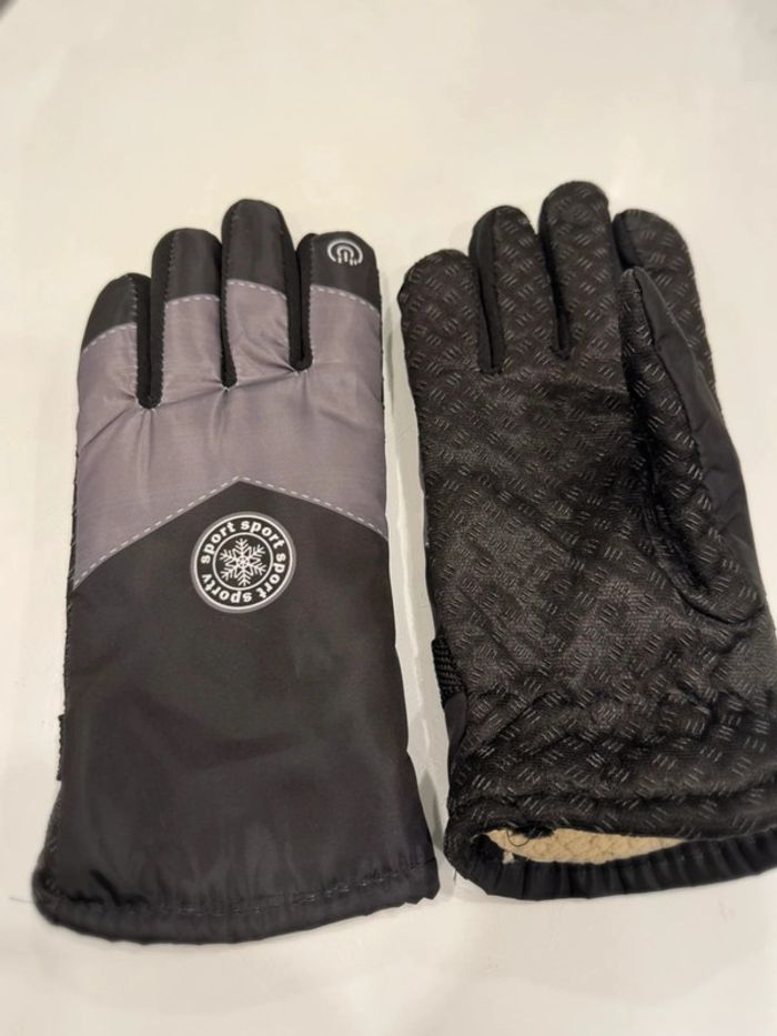 Gants de ski adultes. Neufs