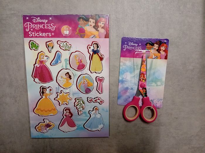 Stickers et Ciseaux Disney Princess