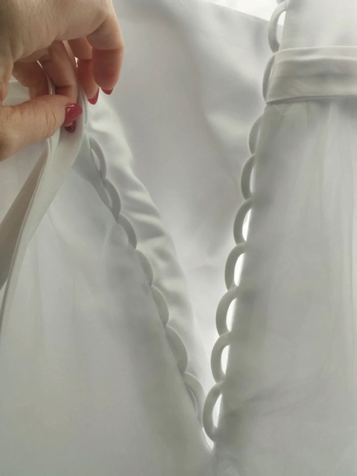Jolie robe de mariée blanche à bretelles et traîne neuve taille 38-40 - photo numéro 7