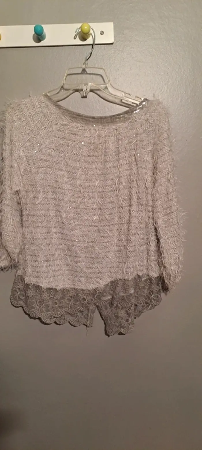 Chemise grise manches longues en dentelle - sans marque - Taille 40 - Bon état. - photo numéro 7
