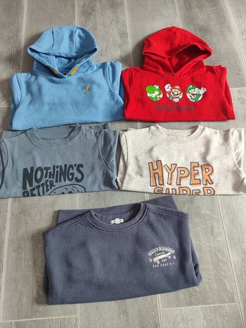 Lot 5 sweats en 6 ans