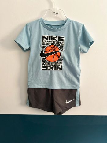 Ensemble Tshirt et short Nike
