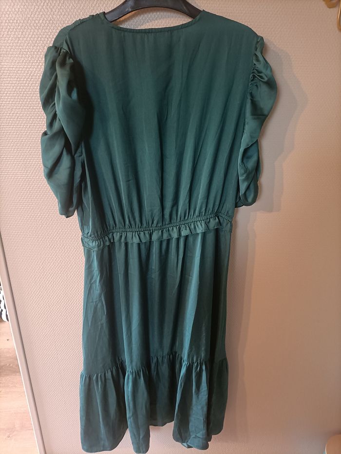 Robe mi longue verte satin cache coeur - photo numéro 4