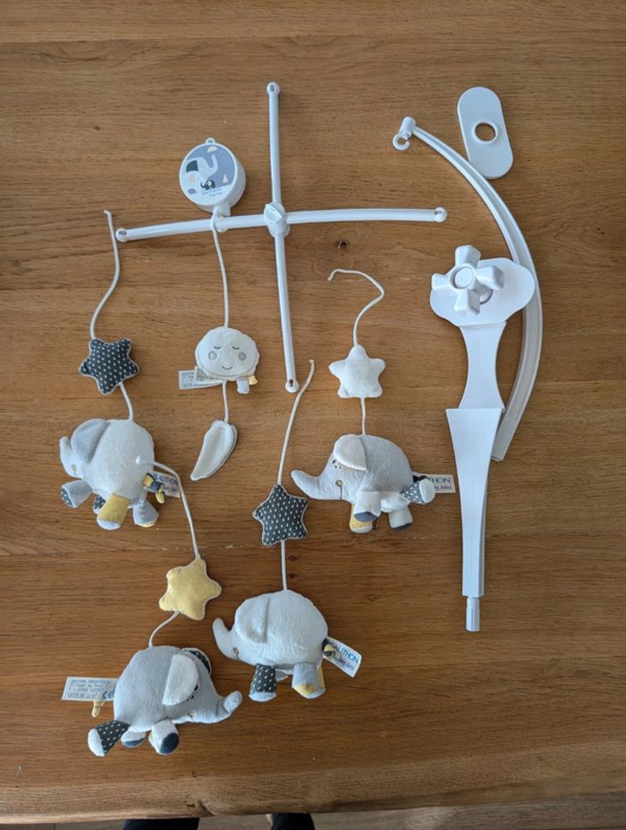 Mobile Sauthon Elephants