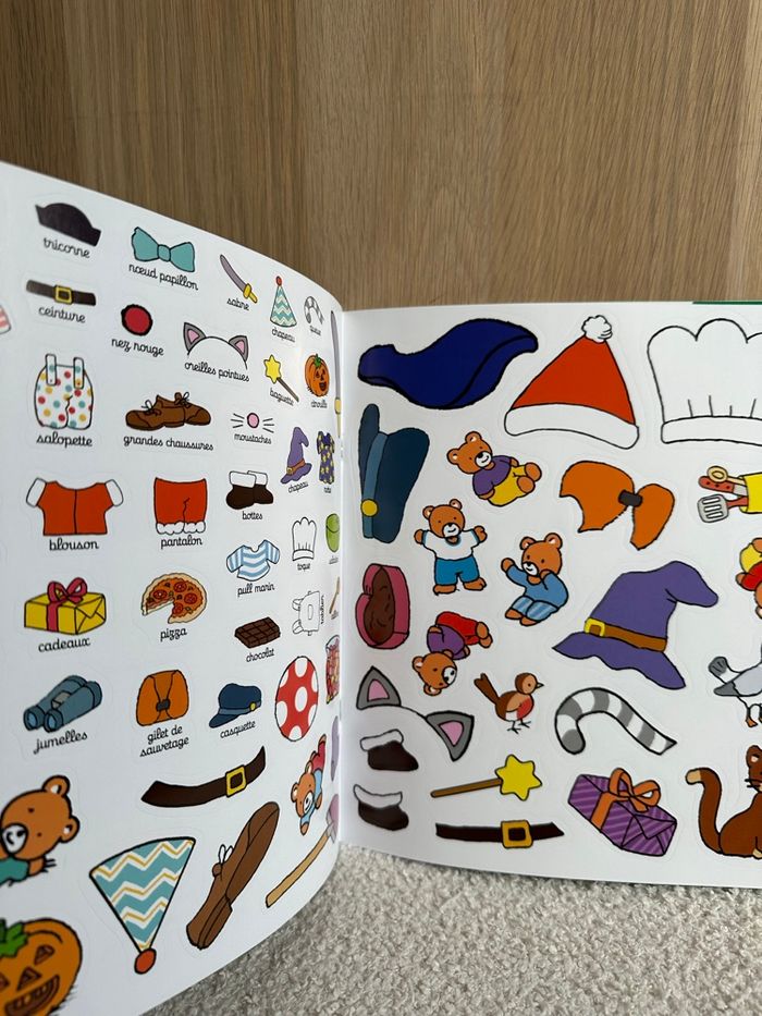Cahier d’autocollants t’choupi se déguise - photo numéro 2