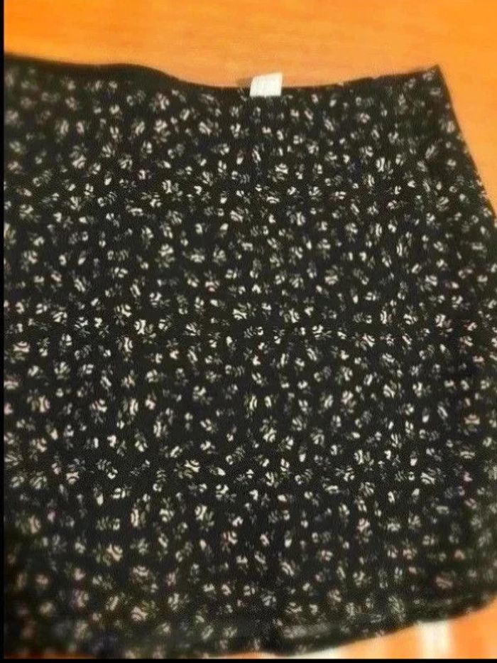 Jolie jupe droite taille haute taille 42 H&M neuve - photo numéro 3