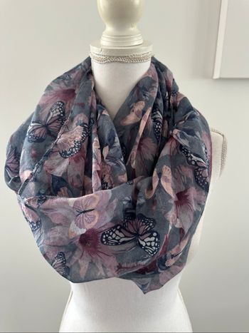 Foulard snood rose violet bleu papillons