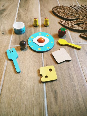 🍳Jeu d'imitation - Dinette breakfast assiette couverts et divers aliments en bois