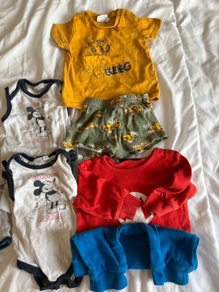 Lot vêtements bébé garçon 6 mois – Disney (Mickey, Roi Lion) - photo numéro 2