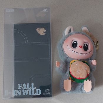 Fall in Wild- figurine collector en peluche et vinyle 
