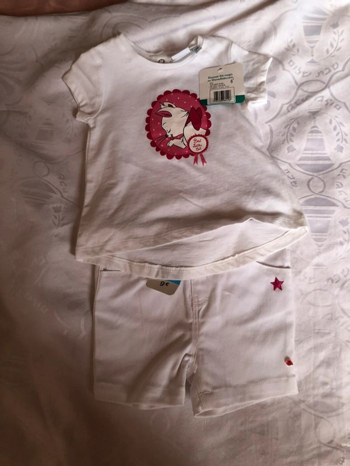 Ensemble fille neuf short et tee shirt 1 an