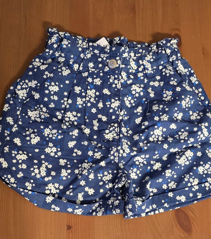 Neuf(non portée)🏷🤩😍 superbe short 9 ans fille Primptemps/ete 💜💜💜💜💜 - photo numéro 2